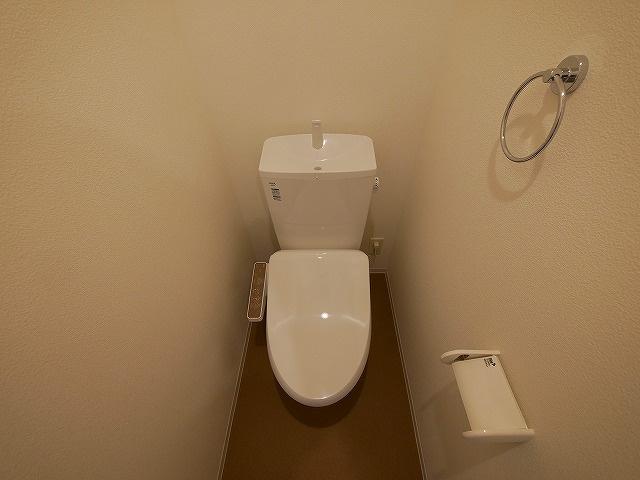 ジーメゾン奈良エルシアのトイレ|落ち着いた色調のトイレです