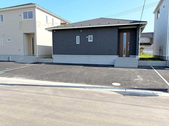 常総市本石下第12　新築戸建て　3号棟の駐車場|カースペースは2台お停めいただけます♪