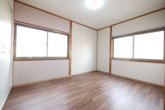 グローバルクレストの洋室