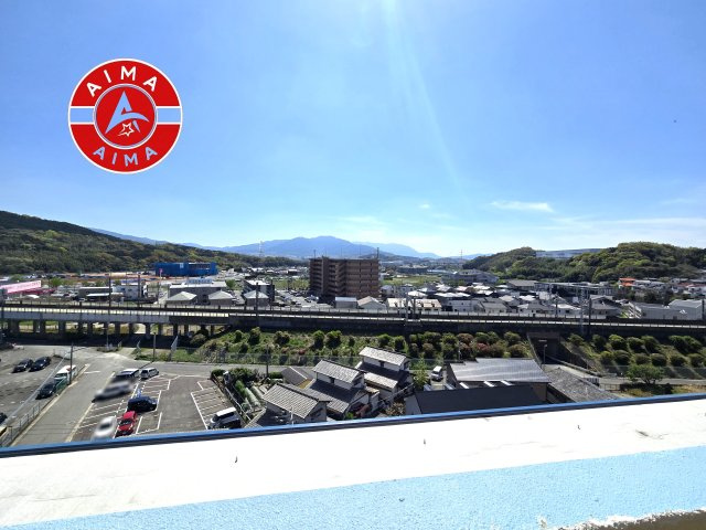 ロワールマンション青葉WEST棟の展望|開放感があり、遮るものもなく気持ちのいい景色が広がります。お部屋にも爽やかな風と暖かく柔らかな日差しが差し込み、毎日の暮らしを豊かに彩ります。