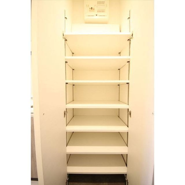 La Perla Ogikuboの内装|明るい色調の室内です