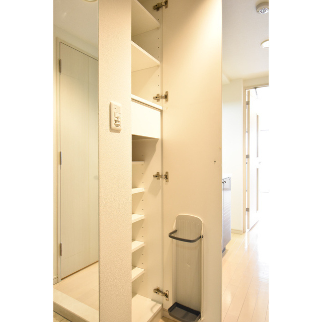 ガーラプレイス八幡山壱番館の収納|ちょっとした収納スペースも充実しています