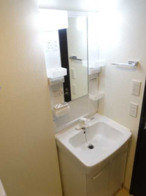 スカイコートパレス大島の独立洗面台