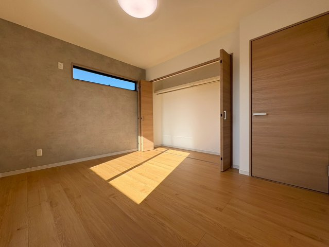 高知市朝倉本町（中）新築住宅の洋室|成長に合わせて使いやすい、ゆとりある収納スペース