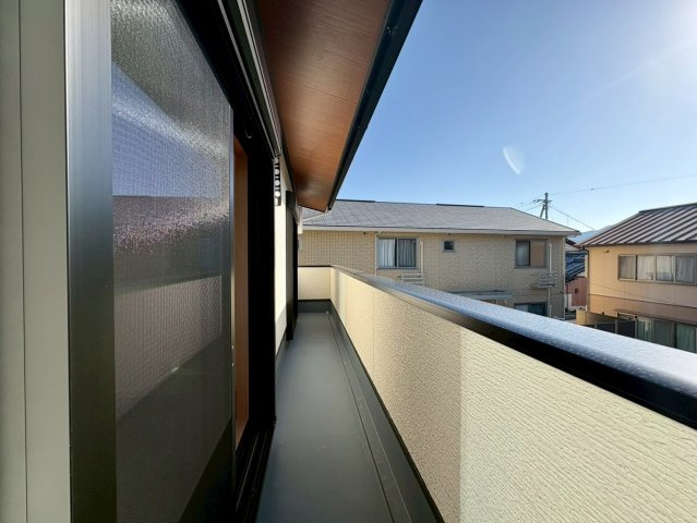 高知市朝倉本町（中）新築住宅のバルコニー|日当たりの良いバルコニー☆物干し金具がついています♪