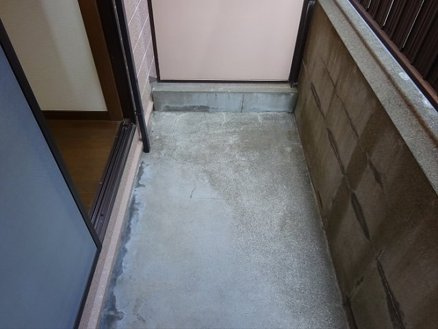 コーポ石川のバルコニー|バルコニーからの眺めを楽しみながら食事をしませんか