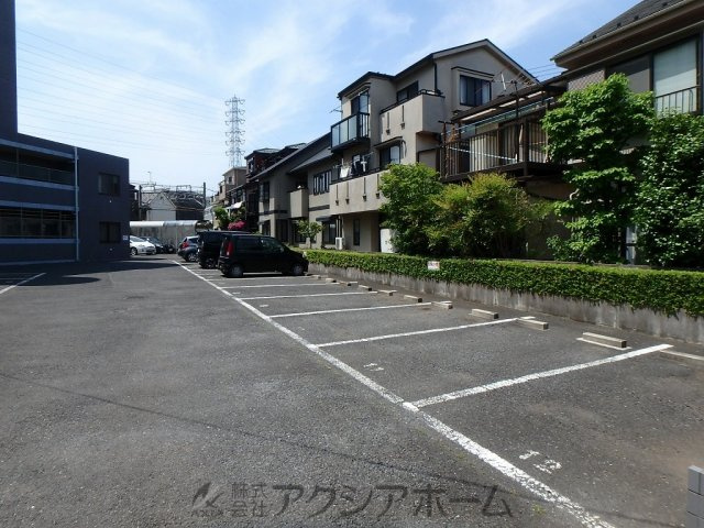 アステール所沢の駐車場