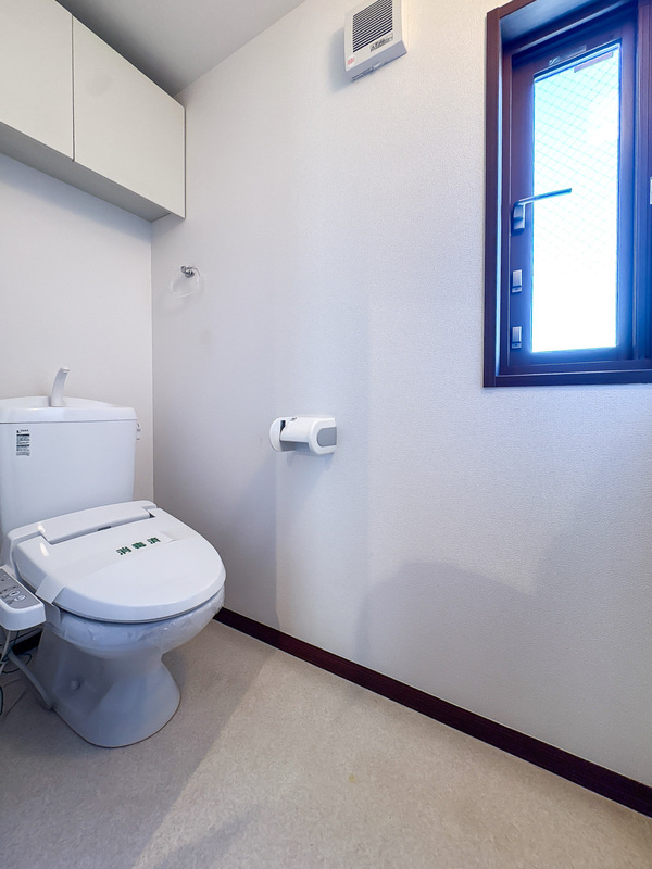 花伝テラスのトイレ|落ち着いた色調のトイレです