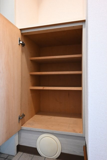 メゾンドール西荻窪の収納|靴入