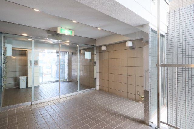 メゾンドール西荻窪のエントランス|落ち着いたエントランスです