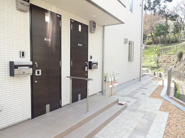 メゾン ベールのエントランス|★１フロア２世帯★閑静な住宅地★