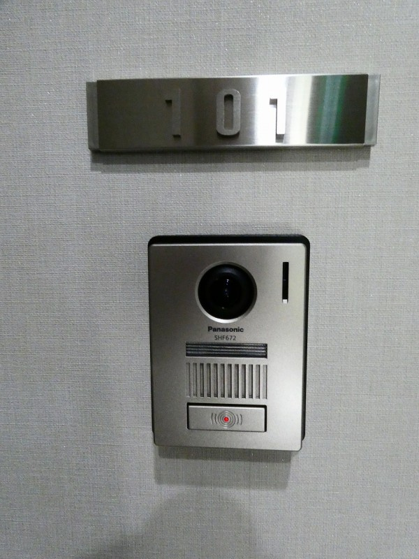 ラ・カーサ・ビアンカの玄関|収納もある玄関です