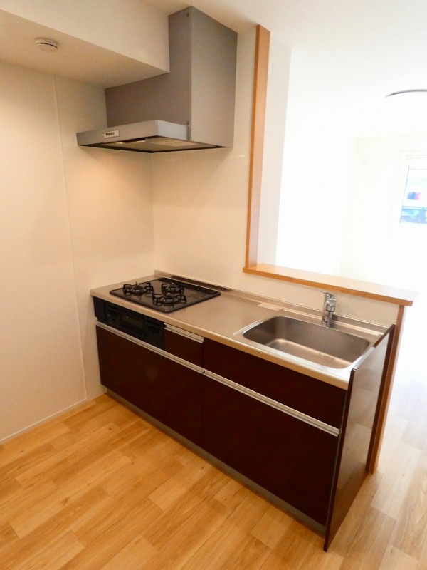 ラ・カーサ・ビアンカのキッチン|コンパクトなキッチンで掃除もラクラク