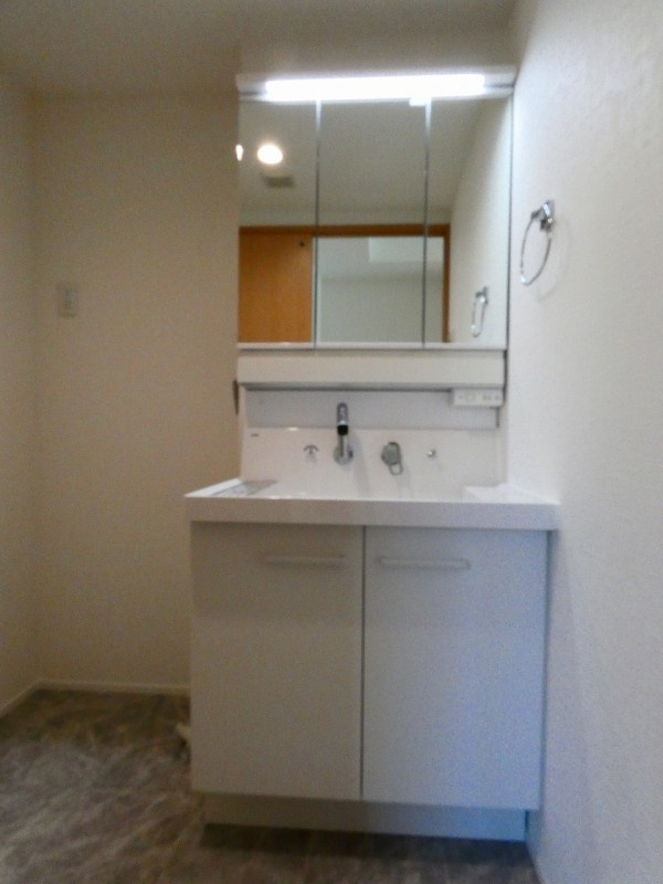 ラ・カーサ・ビアンカの洗面所|広い洗面スペース