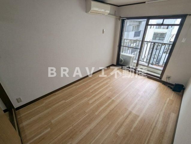 プランドール天満 BRAVI不動産の居間・リビング