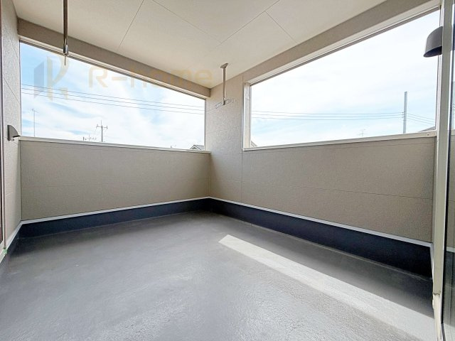 常総市本石下第12　新築戸建て　4号棟のバルコニー|急な雨でも安心のインナーバルコニー♪忙しいご夫婦も大満足♪