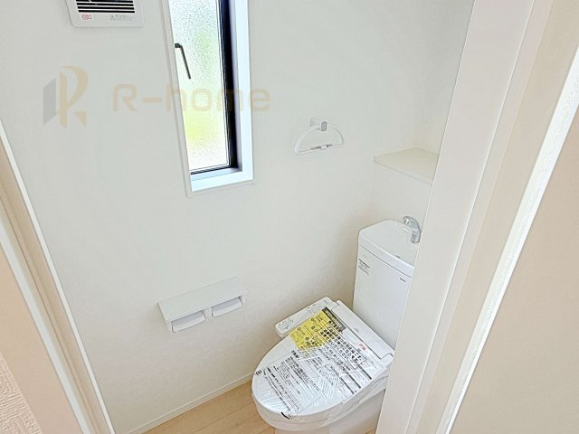 常総市本石下第12　新築戸建て　5号棟のトイレ|2か所のトイレで忙しい時間帯も安心です！