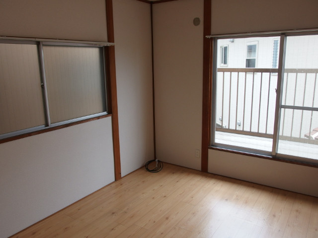 岡崎市井田町戸建の洋室