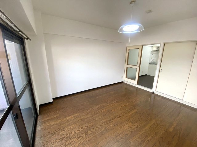 杜のまどいの洋室