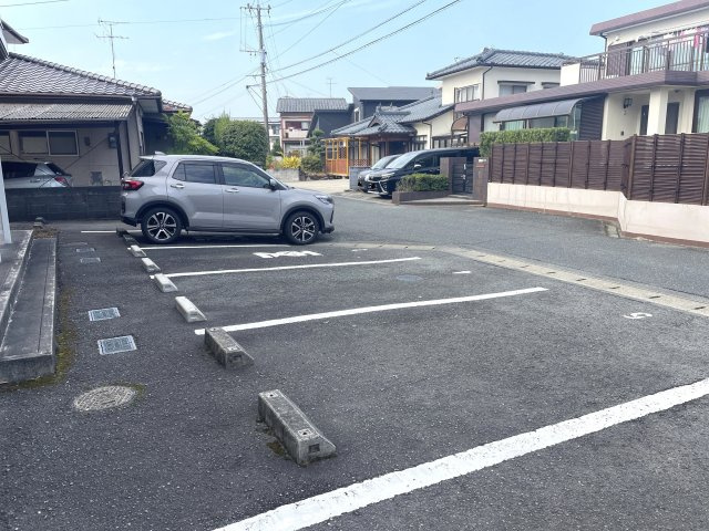 メゾン古閑中の駐車場