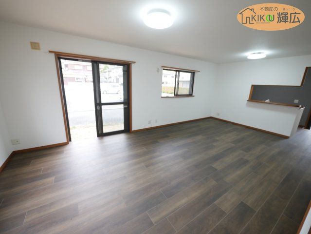 【居間・リビング】 | 姫路市白浜町宇佐崎北1丁目　中古戸建