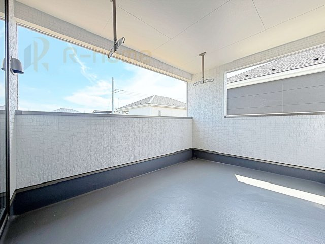 常総市本石下第12　新築戸建て　6号棟のバルコニー|急な雨でも安心のインナーバルコニー♪忙しいご夫婦も大満足♪