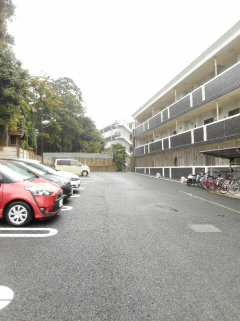 フォレストコート・アゼリアの駐車場| 