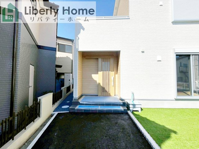坂東市岩井　新築戸建のエントランス