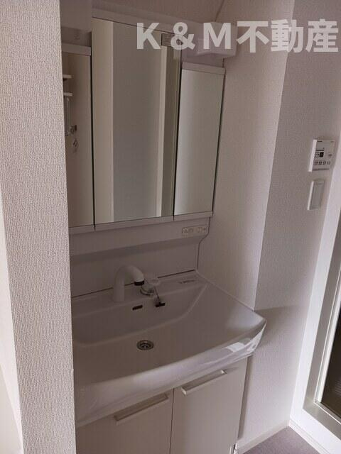 キーファー・リーフの洗面所| 