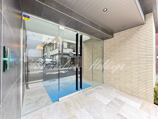 平塚市明石町の賃貸マンションのエントランス