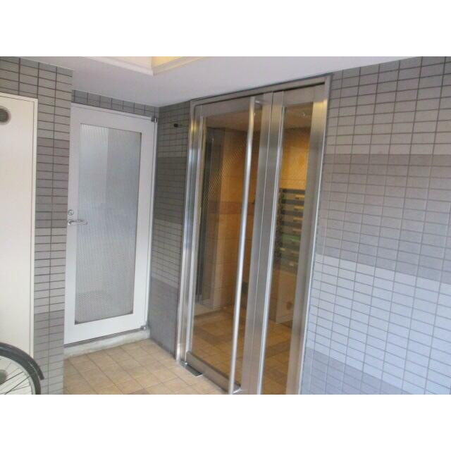 エルニシア蔵前のエントランス