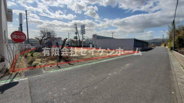 大里郡寄居町大字寄居　建築条件なし（土地１５１坪超）の前面道路含む現地写真