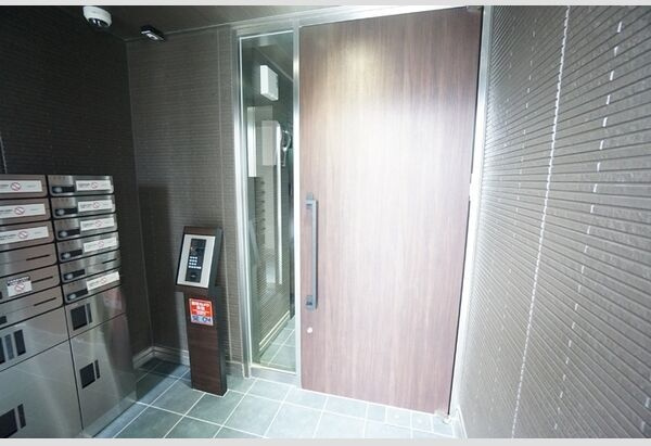 D-ROOM六条福寿町のエントランス