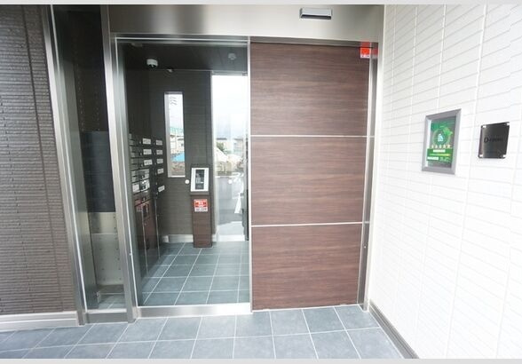 D-ROOM六条福寿町のエントランス