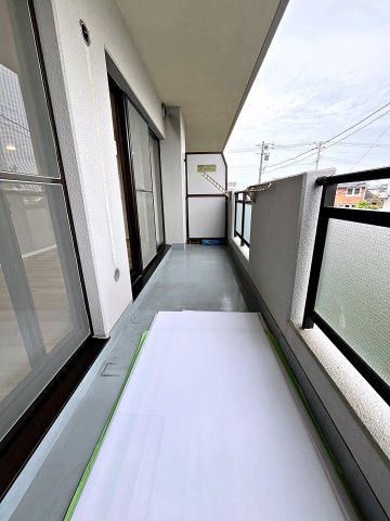 中古マンション　グランドムール松浪のバルコニー|バルコニーは南東向きで陽当たりが良く、お洗濯物も良く乾きそうです！