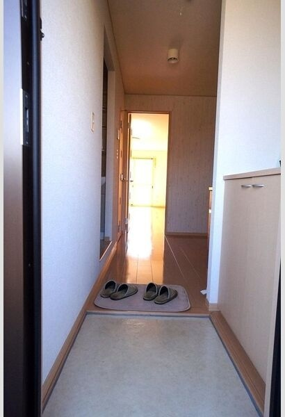 リベルテ月曜館の玄関