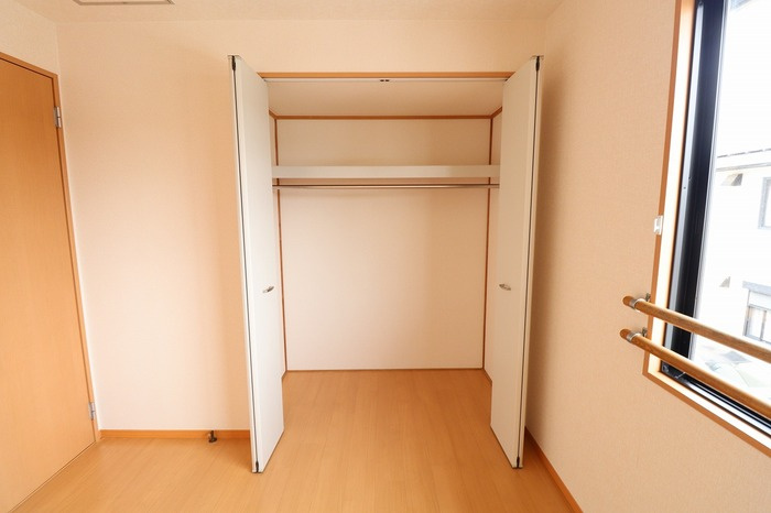 エスコルタ新町 Bの収納|クローゼット
