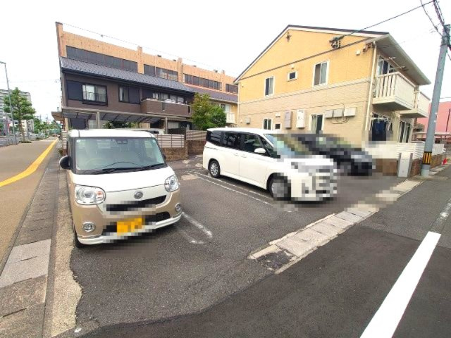 Bintang　pari(ビンタンパリ)　Bの駐車場