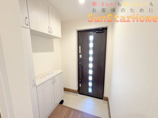 【サンスターホーム】羽村市小作台4丁目　新築5号棟の玄関