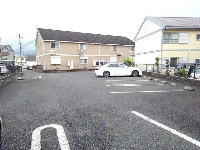 ウイング　ソレイユⅡの駐車場