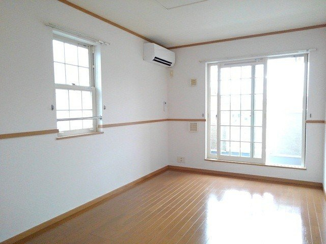 ウイング　ソレイユⅡの居間・リビング