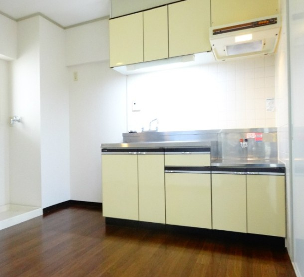 第3栄町レジデンスの居間・リビング