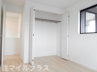 【洋室】 | 二本松市油井新築一戸建て12棟 | 落ち着いた色調の洋室です