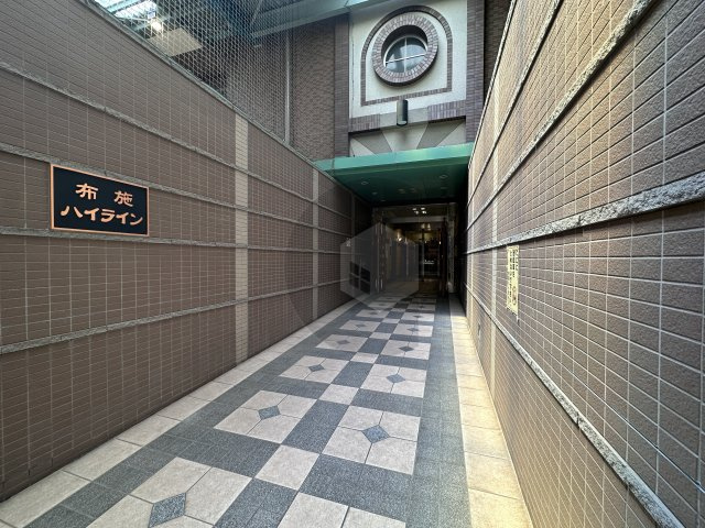 布施ハイラインのエントランス