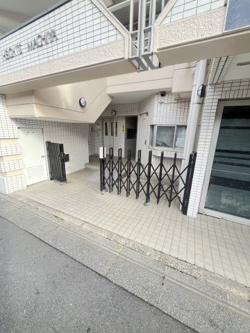 エールハイツ町屋のエントランス