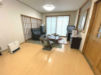 【居間・リビング】 | 茂原市小林　中古戸建 | 平成22年8月築7SLDK2世帯住宅敷地約147坪 駐車6台可LDK約19.5帖都市ガスウッドデッキ
