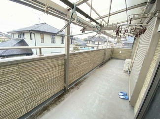 【バルコニー】 | 茂原市小林　中古戸建 | 平成22年8月築7SLDK2世帯住宅敷地約147坪 駐車6台可LDK約19.5帖都市ガスウッドデッキ
