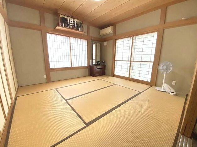 茂原市小林　中古戸建の和室|平成22年8月築7SLDK2世帯住宅敷地約147坪 駐車6台可LDK約19.5帖都市ガスウッドデッキ