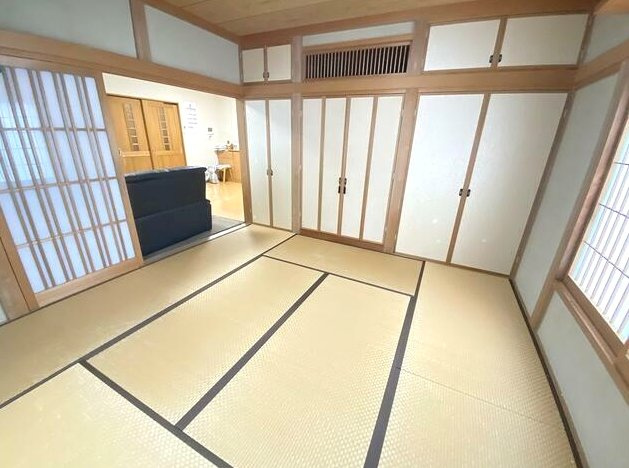 茂原市小林　中古戸建の和室|平成22年8月築7SLDK2世帯住宅敷地約147坪 駐車6台可LDK約19.5帖都市ガスウッドデッキ