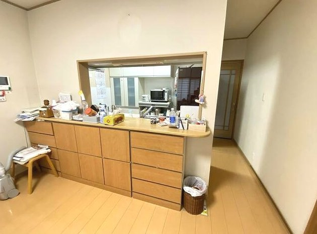 茂原市小林　中古戸建の居間・リビング|平成22年8月築7SLDK2世帯住宅敷地約147坪 駐車6台可LDK約19.5帖都市ガスウッドデッキ